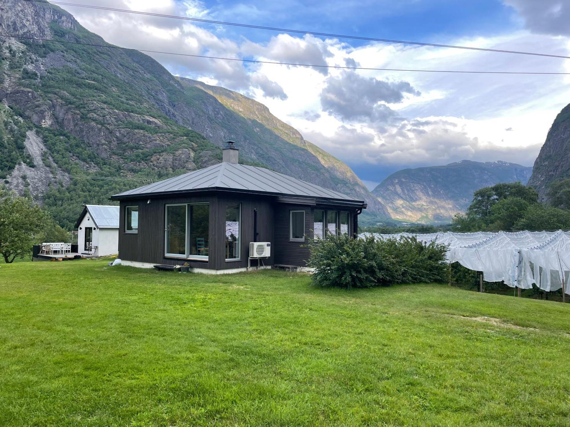Jordeplegarden Holiday Home - Part Of A Farm - Two Buildings - Close To Flam Laerdalsoyri Exterior photo